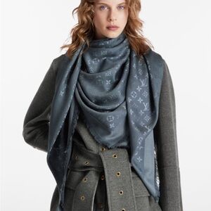 Louis Vuitton Monogram Classic Shawl